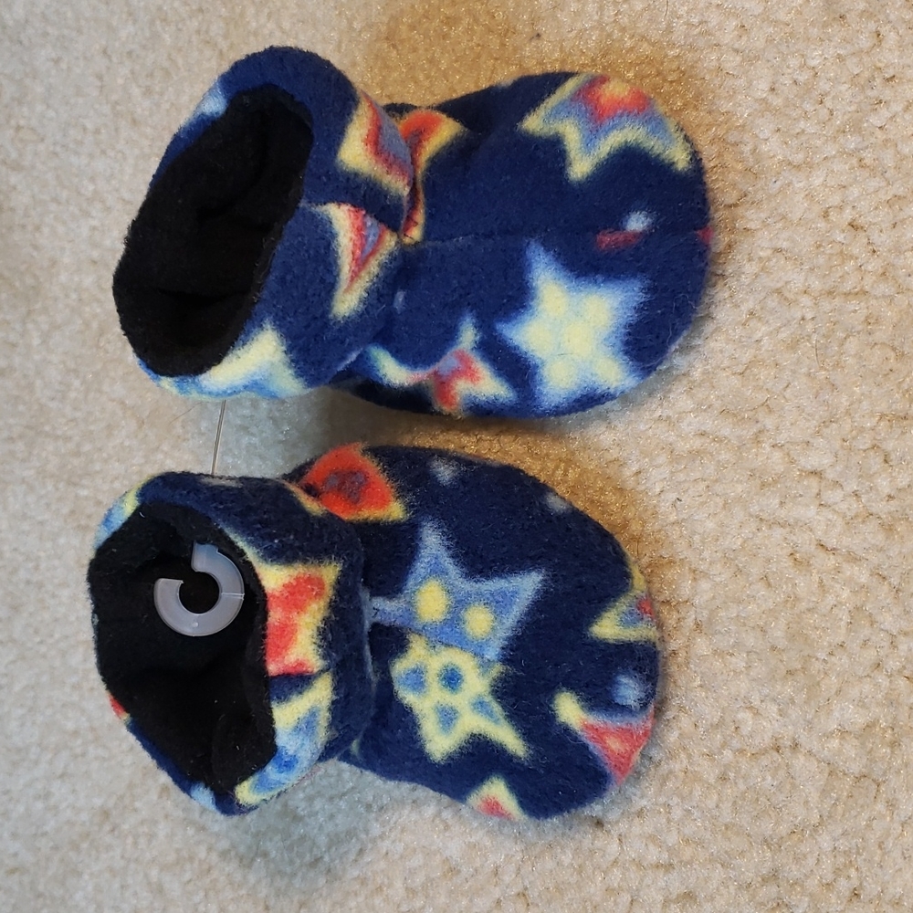 Acorn NWOT Easy Fleece Bootie Sz 0-6M